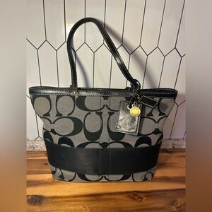 Coach tote in beautiful, beautiful condition so clean